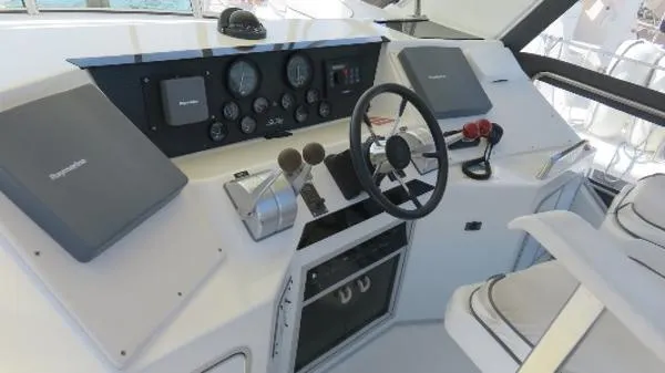 Slide: The Image of Sea Ray Convertible Flybridge 1991 - 7