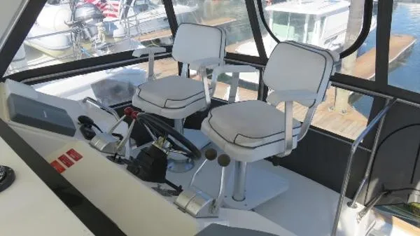 Slide: The Image of Sea Ray Convertible Flybridge 1991 - 9