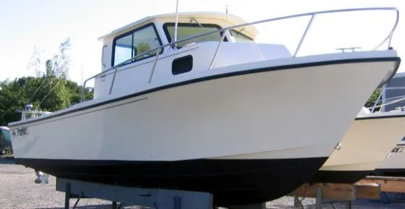Slide: The Image of Parker Marine 2520 Sport Cabin 1999 - 0