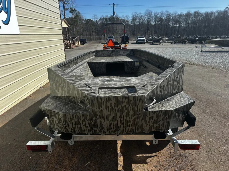 Slide: The Image of Edge Boats Sportsman 553DB 2026 - 3