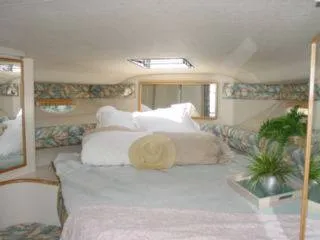 Slide: The Image of Sea Ray Express Cruiser 1994 - 3