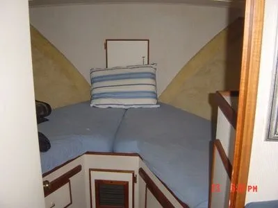 Slide: The Image of Tollycraft Sundeck Motor Yacht 1985 - 11