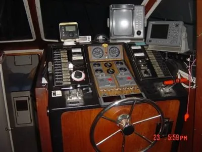 Slide: The Image of Tollycraft Sundeck Motor Yacht 1985 - 3