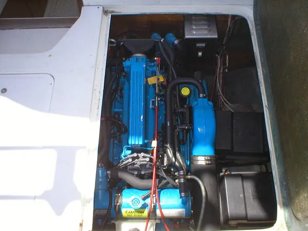 Slide: The Image of Bertram 28 Flybridge CRUISER 1978 - 6
