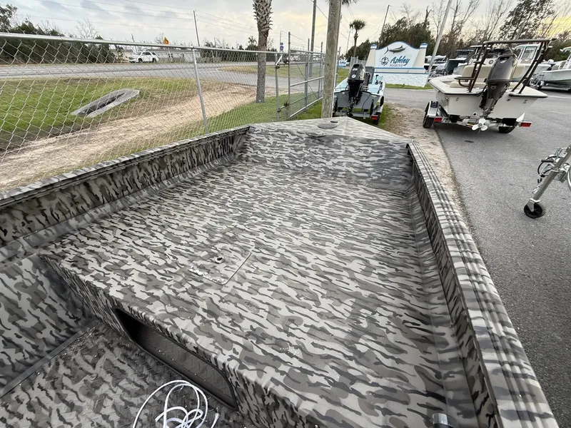 Slide: The Image of Edge Boats Sportsman Series 553DB 2026 - 3