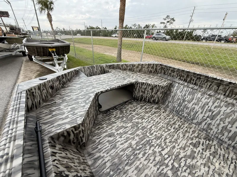 Slide: The Image of Edge Boats Sportsman Series 553DB 2026 - 5