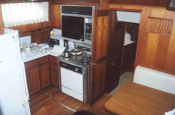 Slide: The Image of Hatteras Yacht Fish 1978 - 2
