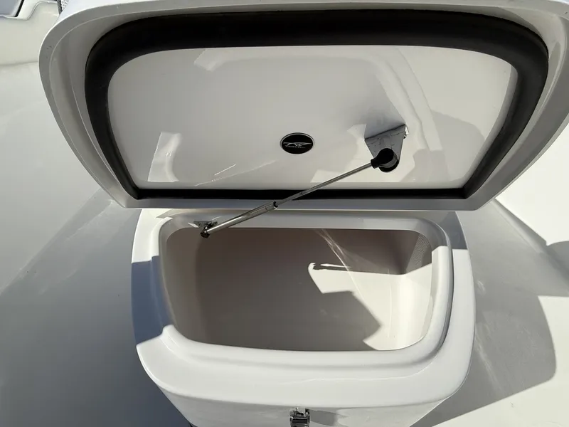 Slide: The Image of Tidewater 272 LXF 2026 - 12