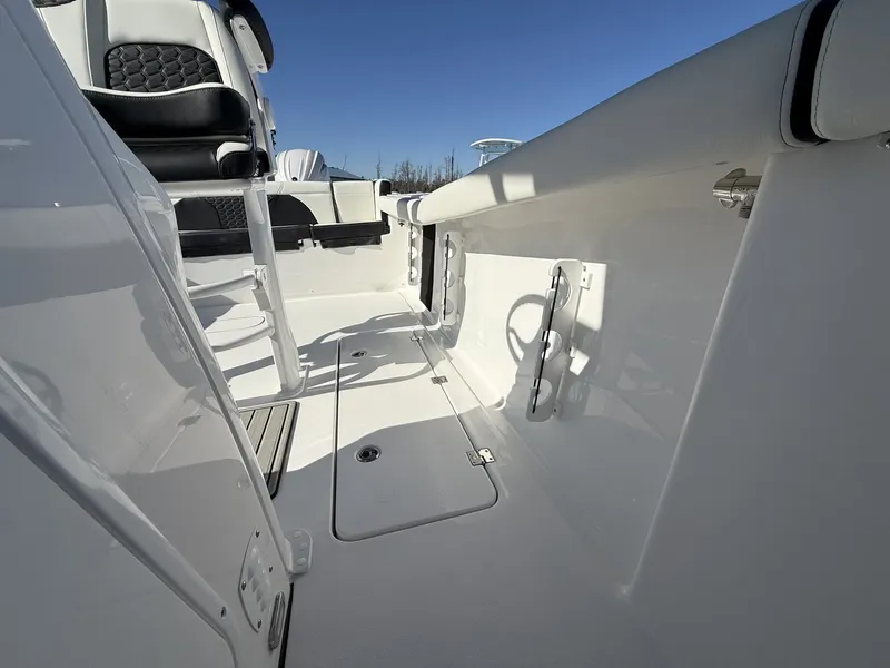 Slide: The Image of Tidewater 272 LXF 2026 - 18