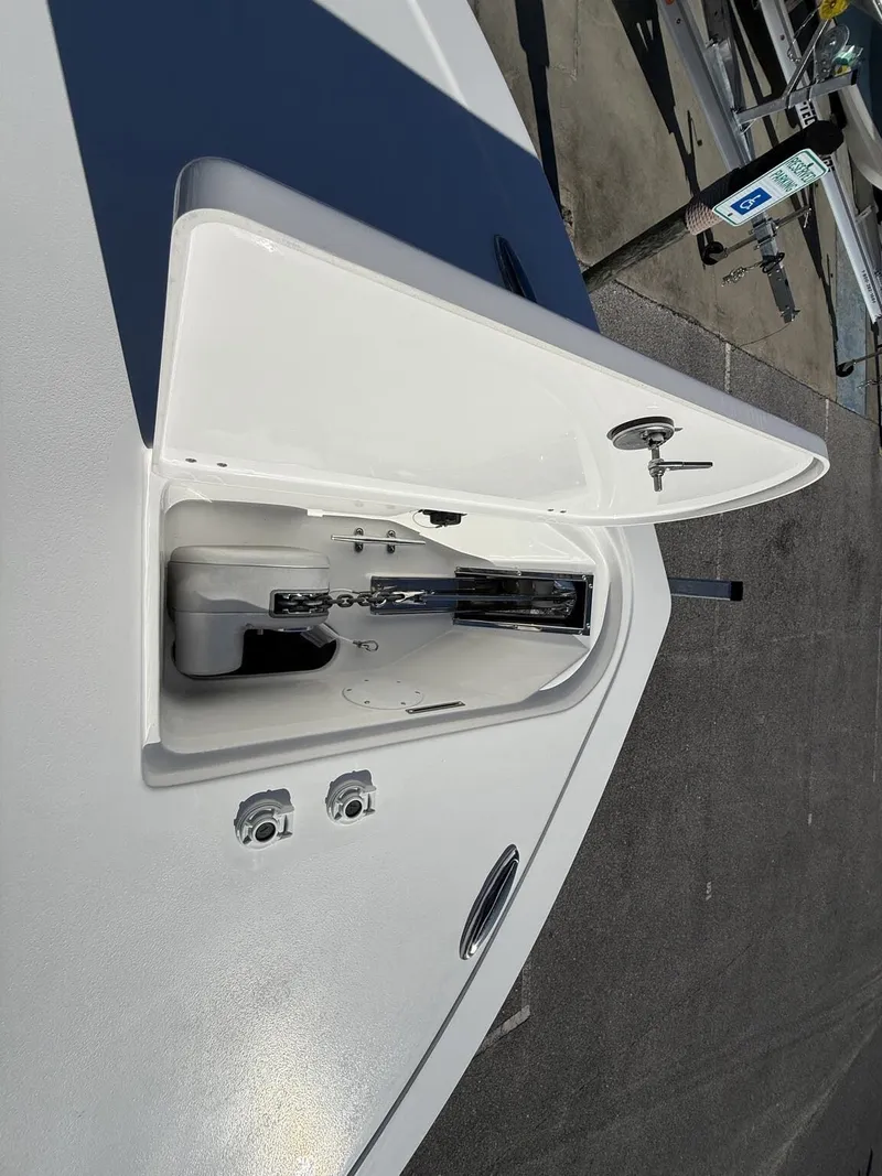 Slide: The Image of Tidewater 272 LXF 2026 - 9