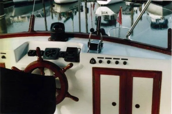 Slide: The Image of Island Gypsy Sedan 1991 - 3