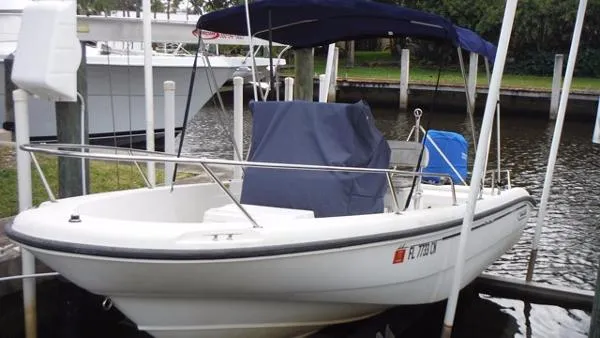 Slide: The Image of Boston Whaler Dauntless 1999 - 0