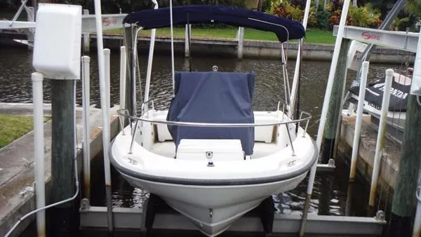 Slide: The Image of Boston Whaler Dauntless 1999 - 2