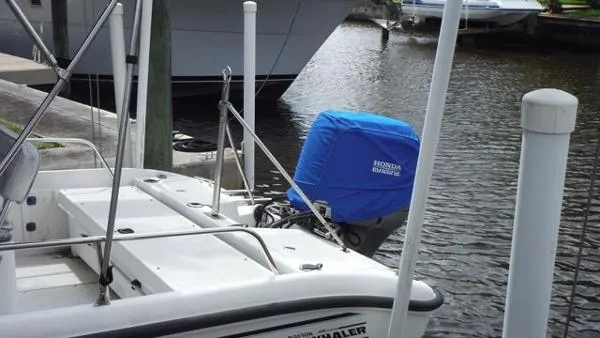 Slide: The Image of Boston Whaler Dauntless 1999 - 7