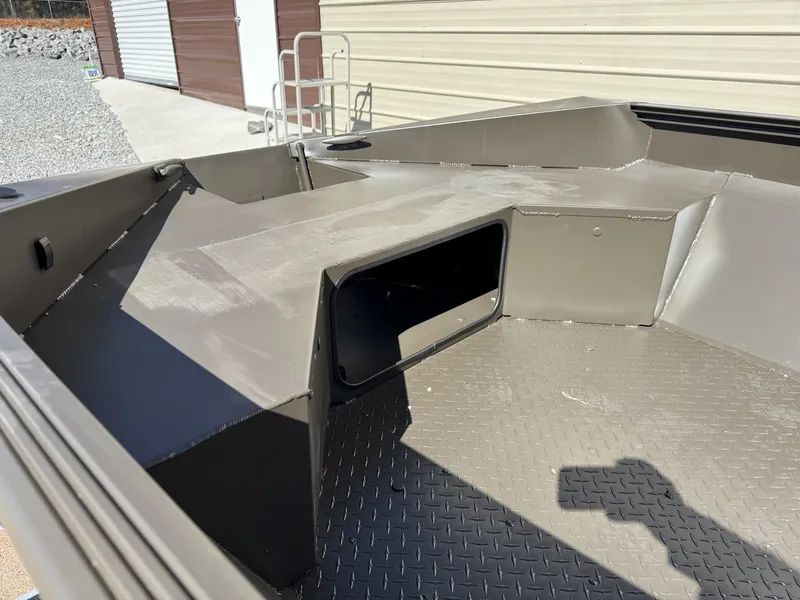 Slide: The Image of Edge Boats Sportsman 553DB 2026 - 4