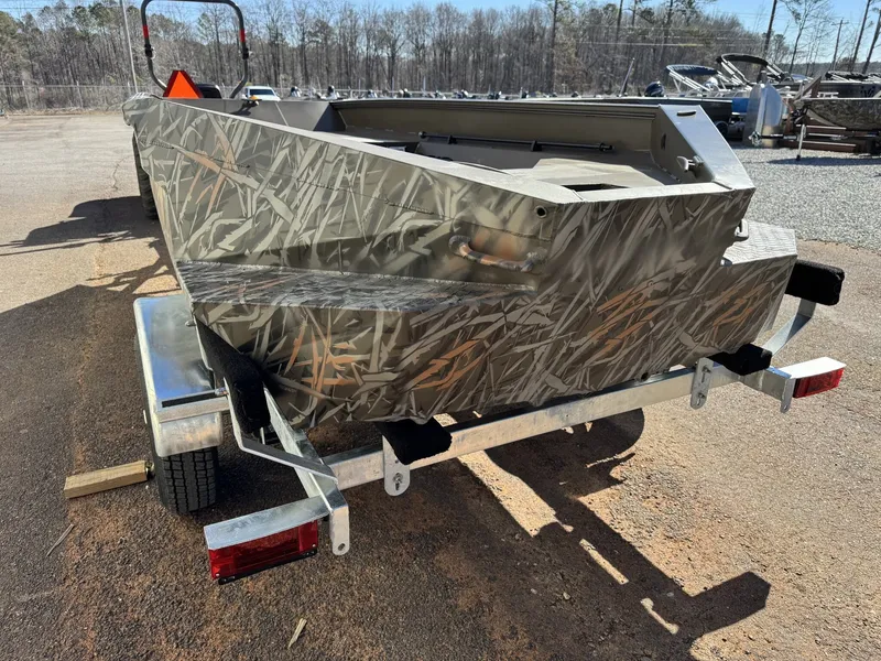Slide: The Image of Edge Boats Sportsman 553DB 2026 - 6