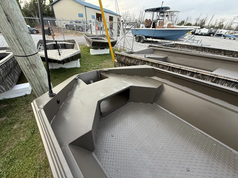 Slide: The Image of Edge Boats Sportsman Series 553DB 2026 - 5