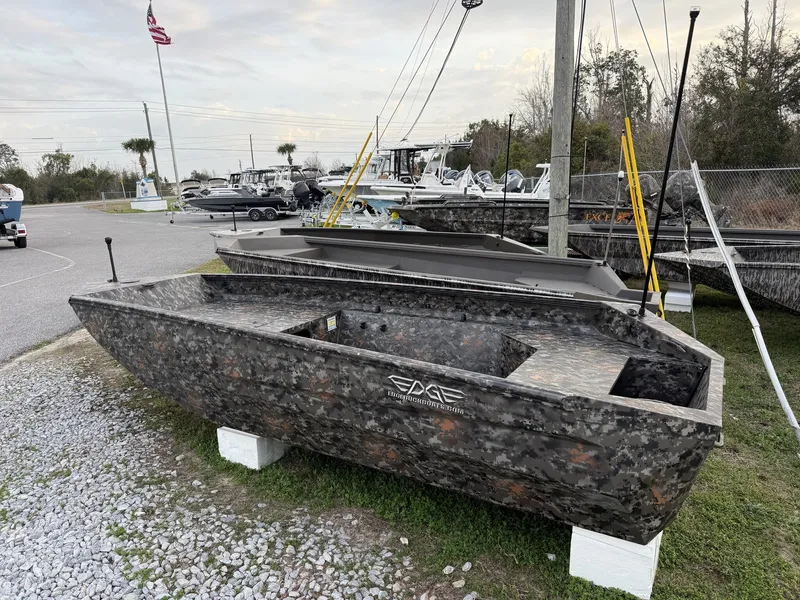 Slide: The Image of Edge Duck Boats Sportsman Series 550 2026 - 2