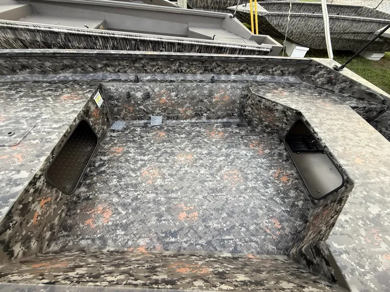 Slide: The Image of Edge Duck Boats Sportsman Series 550 2026 - 5