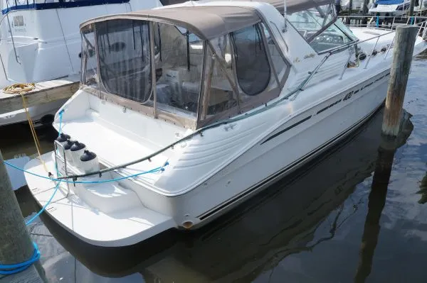 Slide: The Image of Sea Ray 400 Express Cruiser 1997 - 4