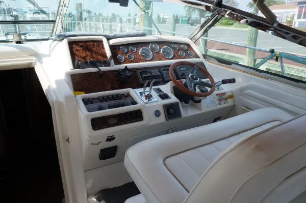 Slide: The Image of Sea Ray 400 Express Cruiser 1997 - 8