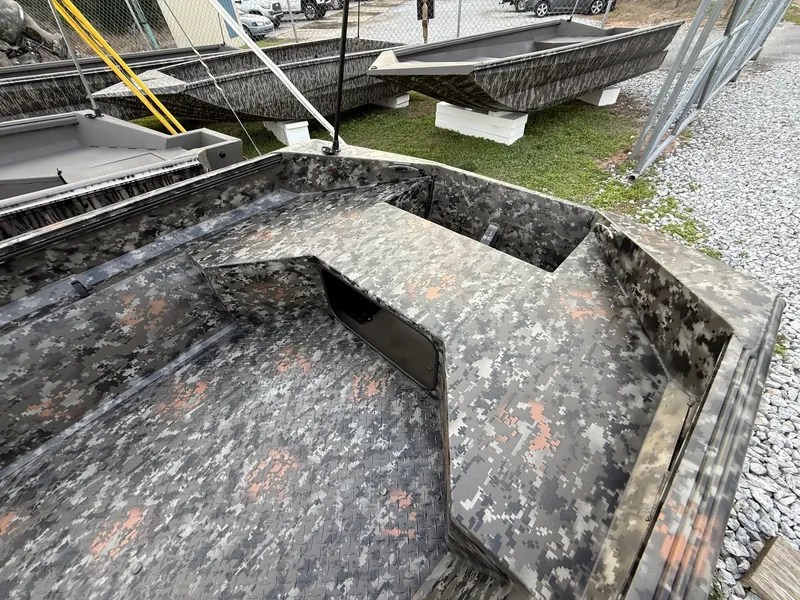 Slide: The Image of Edge Boats Sportsman Series 550 2026 - 3