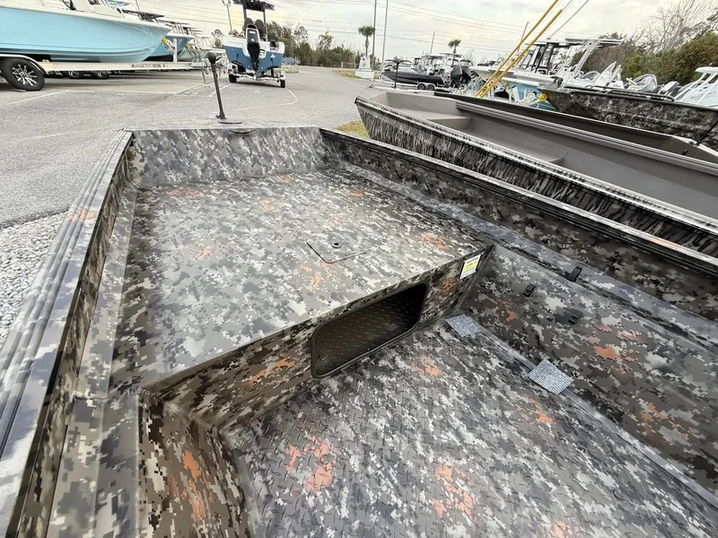 Slide: The Image of Edge Duck Boats Sportsman Series 550 2026 - 4