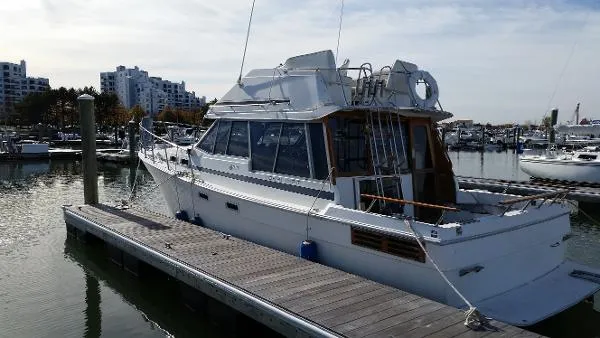 Slide: The Image of Bayliner 3270 Motoryacht 1986 - 2