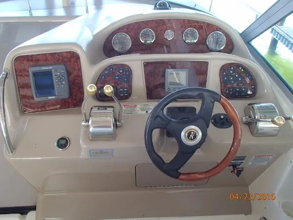 Slide: The Image of Sea Ray 32 Sundancer 2002 - 10