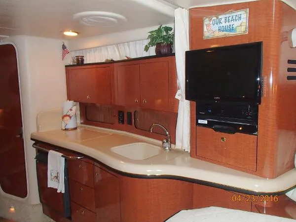 Slide: The Image of Sea Ray 32 Sundancer 2002 - 6