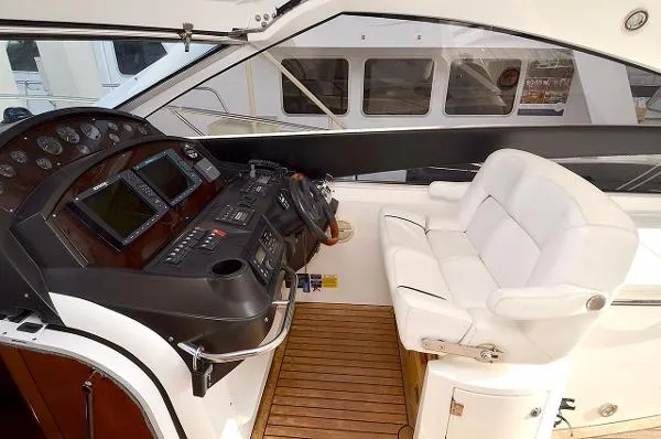 Slide: The Image of Sunseeker Portofino 2006 - 9