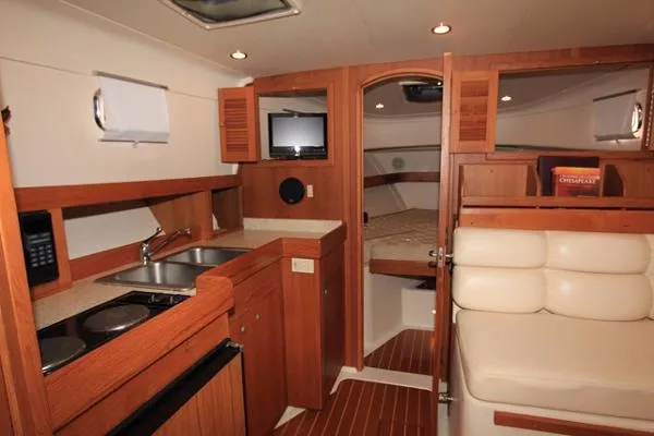 Slide: The Image of Mainship Pilot Sedan Limited 2002 - 7