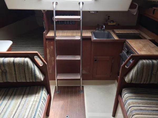 Slide: The Image of O'Day Sloop 1982 - 10