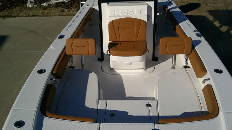 Slide: The Image of Robalo 246 Cayman 2026 - 11