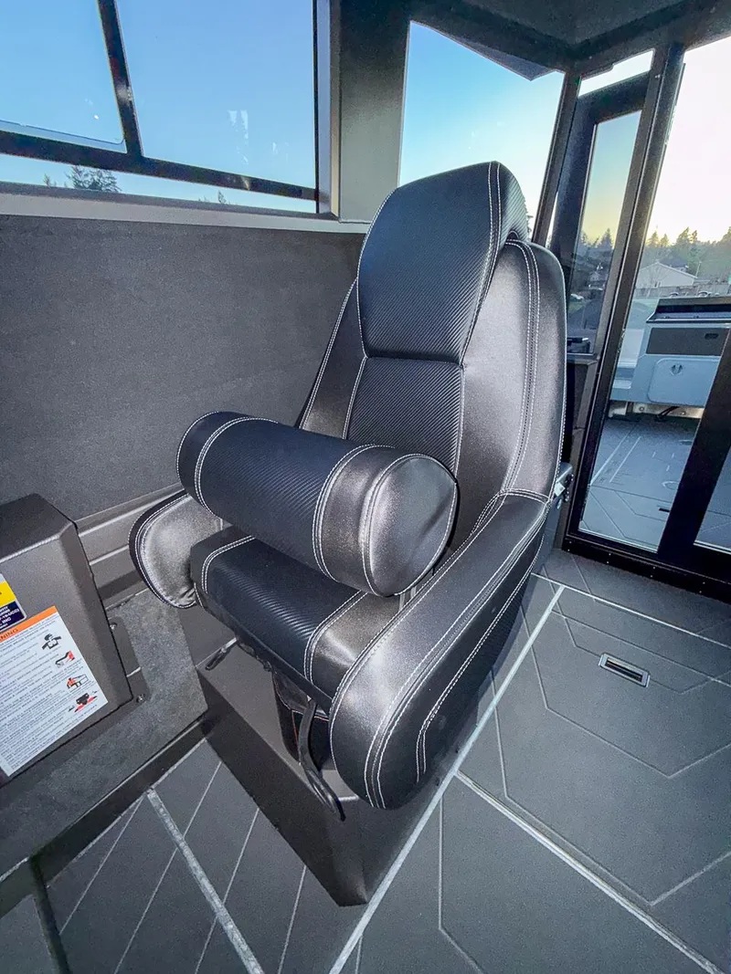 Slide: The Image of Stabi-Craft 2750 Ultra Centrecab 2026 - 12