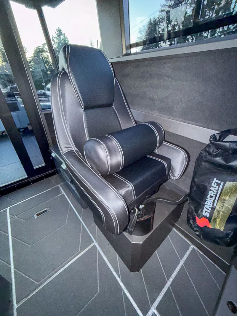 Slide: The Image of Stabi-Craft 2750 Ultra Centrecab 2026 - 13