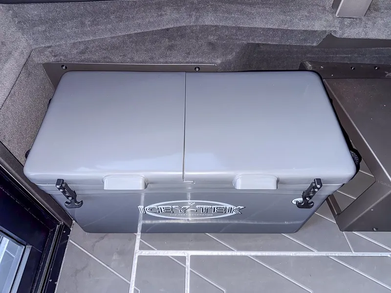 Slide: The Image of Stabi-Craft 2750 Ultra Centrecab 2026 - 15