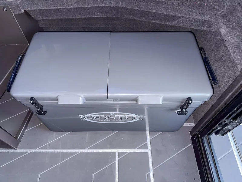 Slide: The Image of Stabi-Craft 2750 Ultra Centrecab 2026 - 16