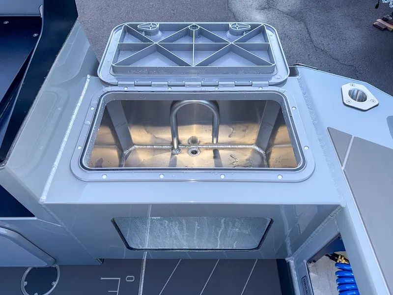 Slide: The Image of Stabi-Craft 2750 Ultra Centrecab 2026 - 22