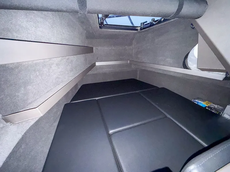 Slide: The Image of Stabi-Craft 2750 Ultra Centrecab 2026 - 9