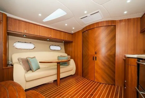 Slide: The Image of Tiara 39 Sovran 2008 - 5