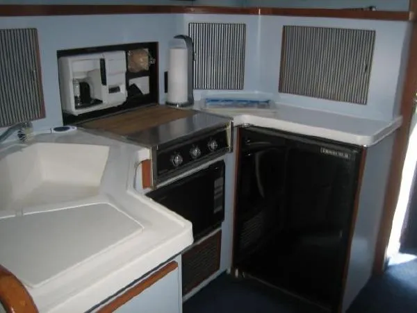 Slide: The Image of Sea Ray Express Cruiser 1988 - 4