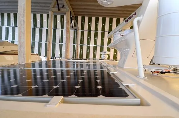 Slide: The Image of Marlow Explorer 72E Command Bridge 2010 - 10