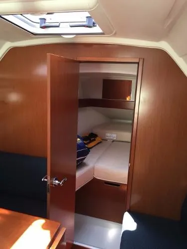 Slide: The Image of Beneteau Oceanis 31 2012 - 10