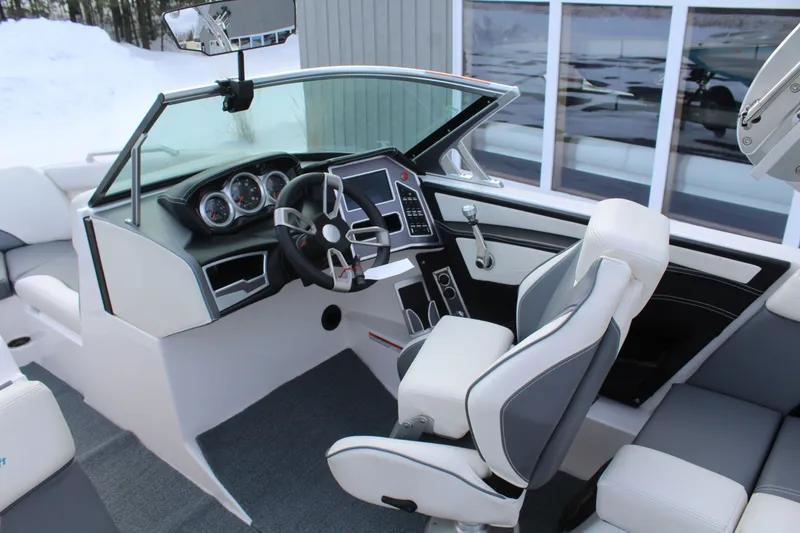 Slide: The Image of MasterCraft XT22 2019 - 11