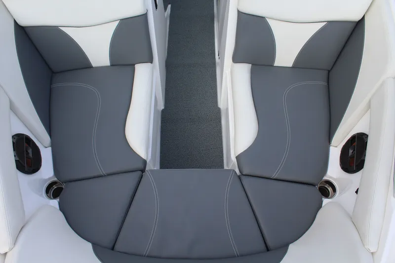 Slide: The Image of MasterCraft XT22 2019 - 14