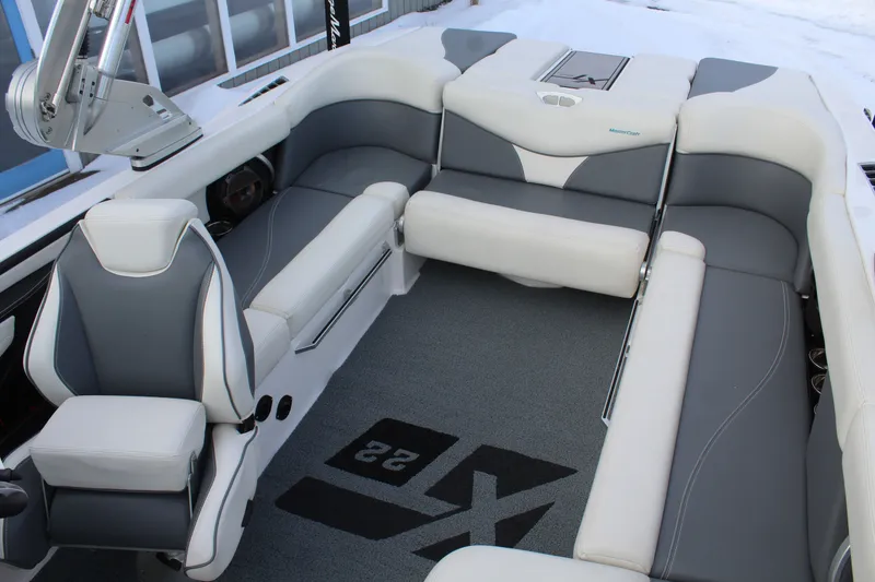 Slide: The Image of MasterCraft XT22 2019 - 15