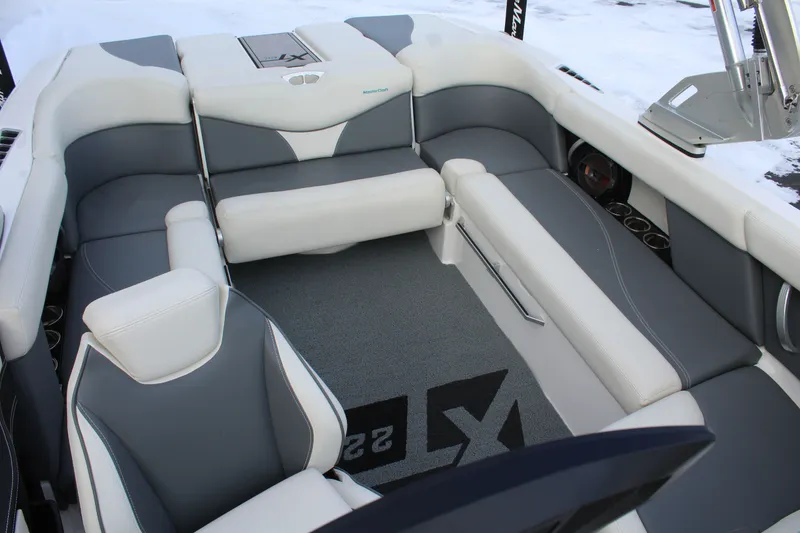 Slide: The Image of MasterCraft XT22 2019 - 16