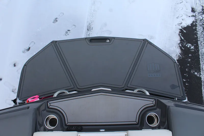 Slide: The Image of MasterCraft XT22 2019 - 24