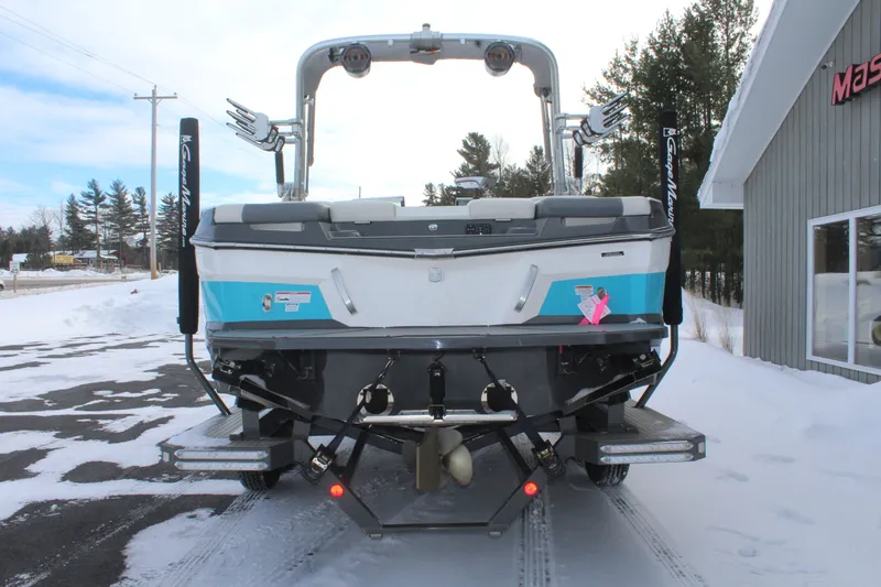 Slide: The Image of MasterCraft XT22 2019 - 7